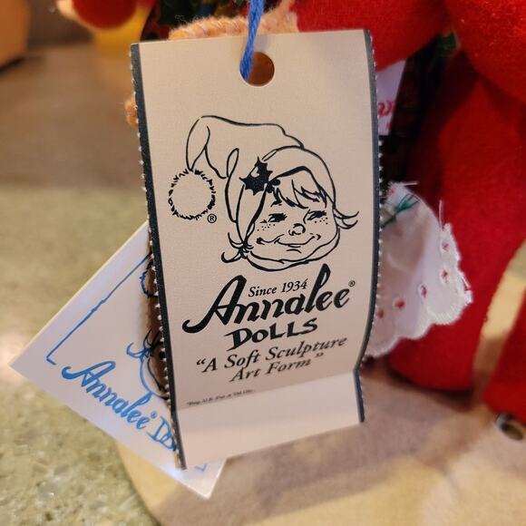 ANNALEE '96 SANTA & MRS. CLAUS, Figurine, 9" on Display Stand Meredith NH, USA - Picture 5 of 7